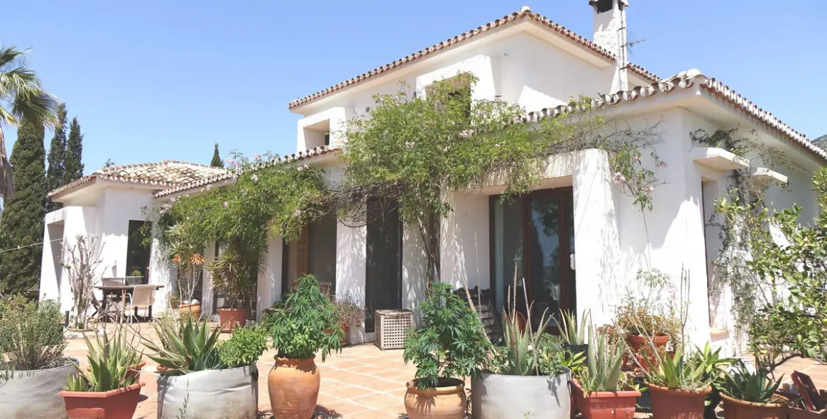 Sale of detached villa in Valtocado 4