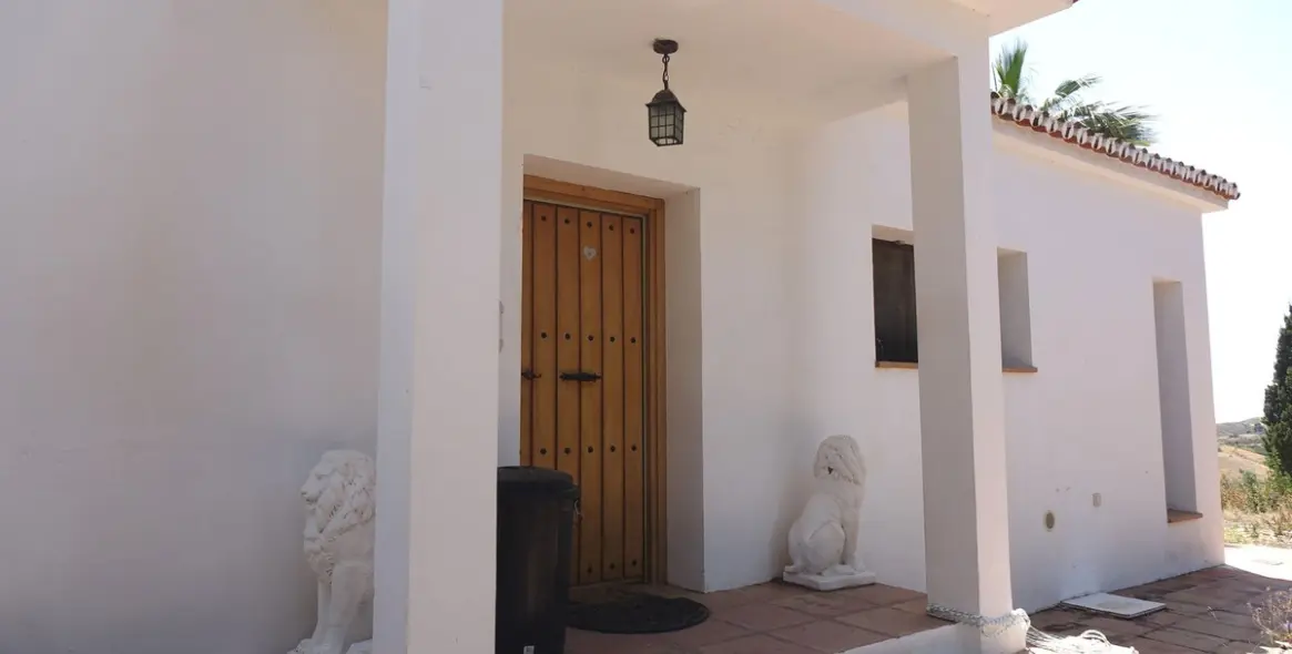 Sale of detached villa in Valtocado 5