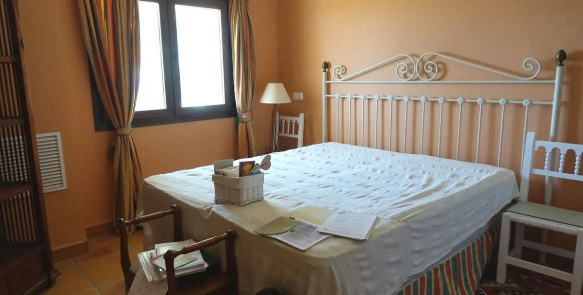 Sale of detached villa in Valtocado 12