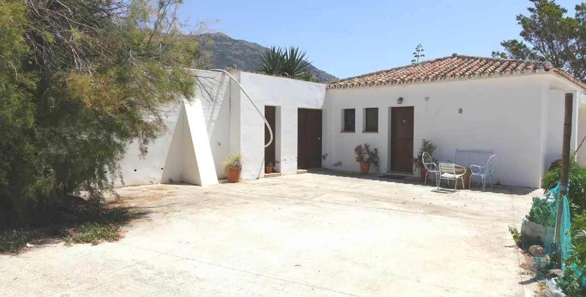 Sale of detached villa in Valtocado 17