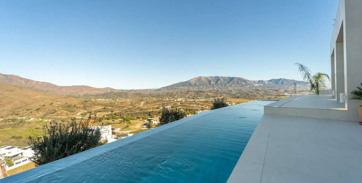 Sale of detached villa in La Cala Golf 7