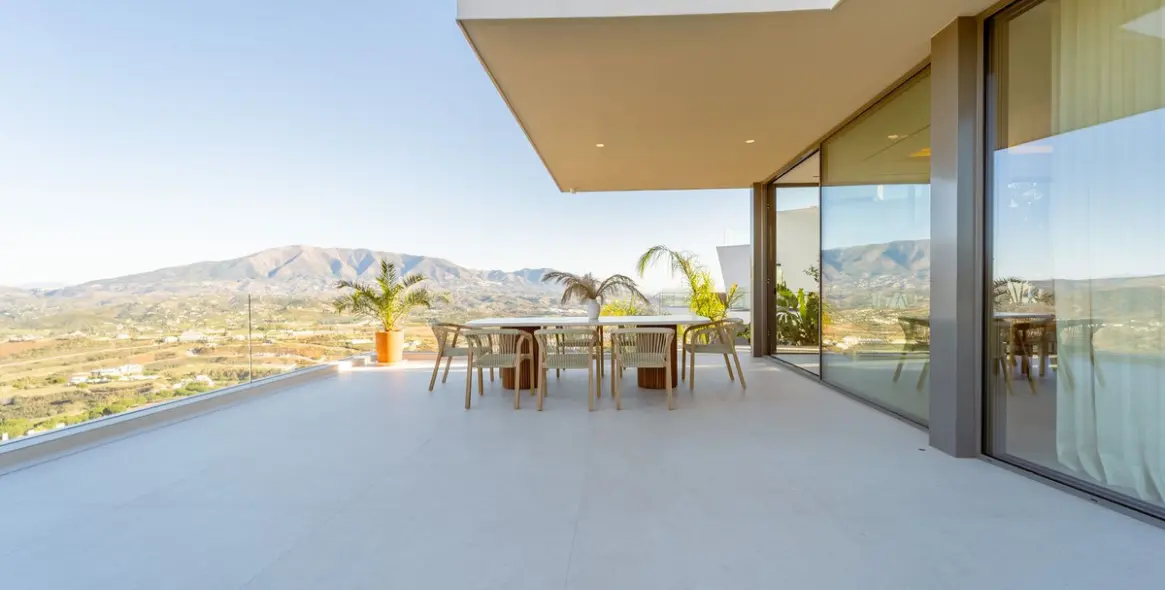 Sale of detached villa in La Cala Golf 10