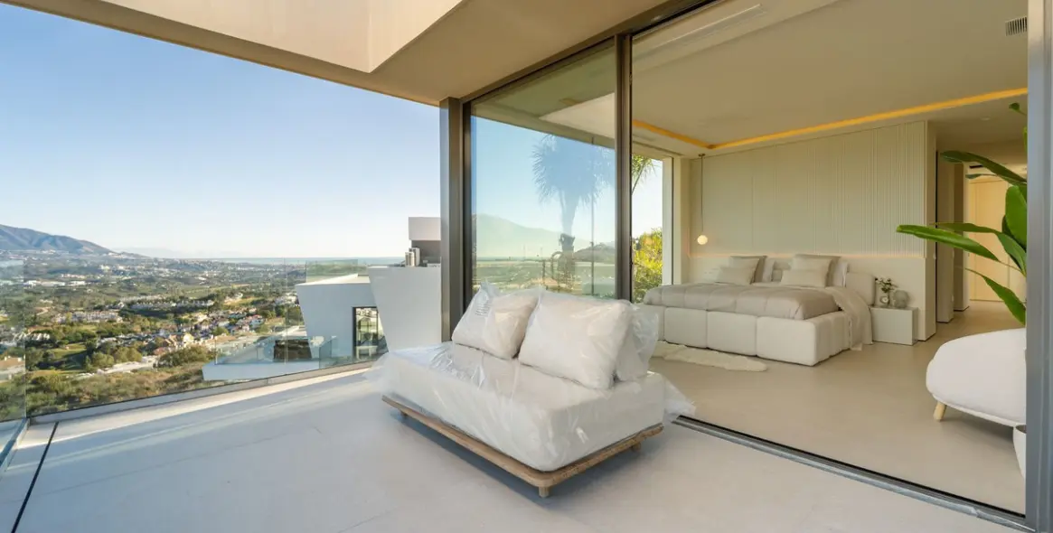 Sale of detached villa in La Cala Golf 11