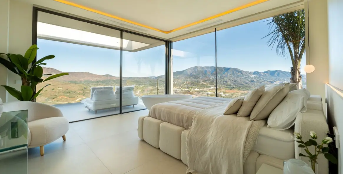 Sale of detached villa in La Cala Golf 12