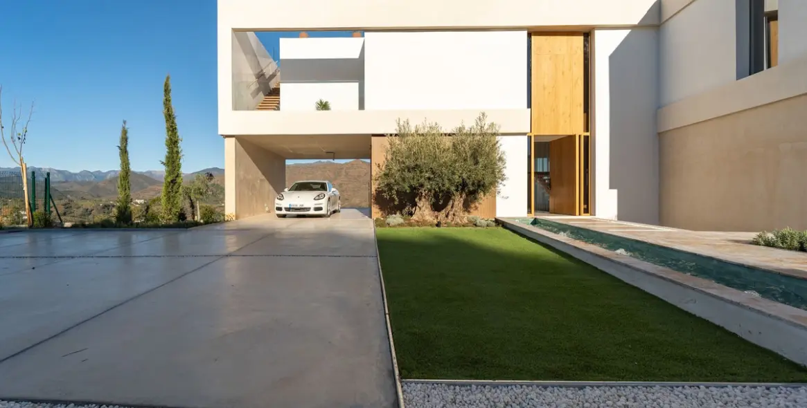 Sale of detached villa in La Cala Golf 13