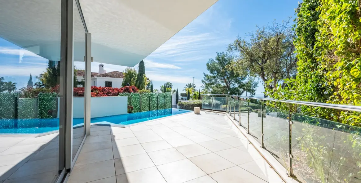 Sale of townhouse in The Golden Mile 1