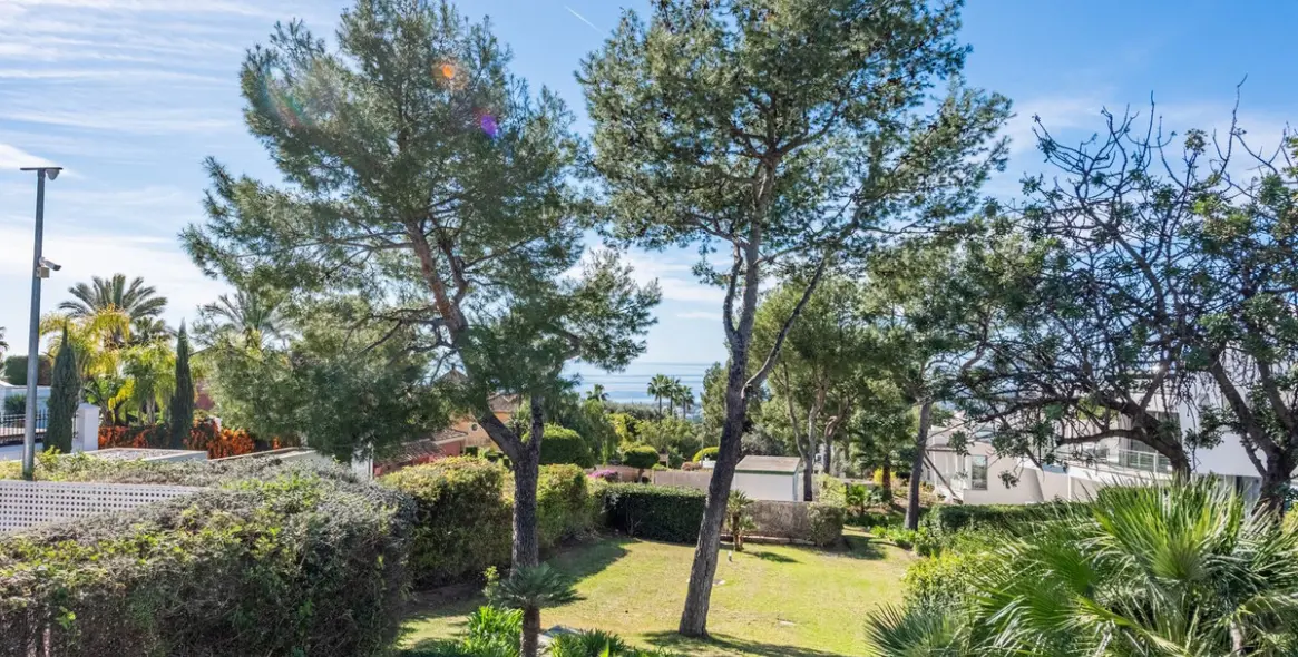 Sale of townhouse in The Golden Mile 2