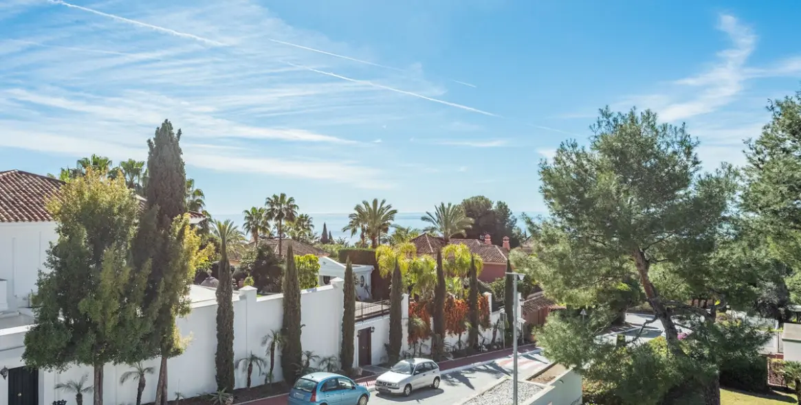 Sale of townhouse in The Golden Mile 5