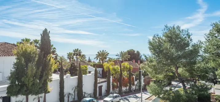 Sale of townhouse in The Golden Mile 4