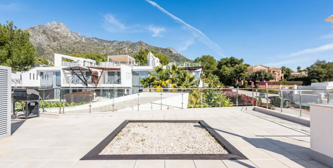 Sale of townhouse in The Golden Mile 6