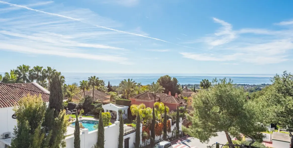 Sale of townhouse in The Golden Mile 8