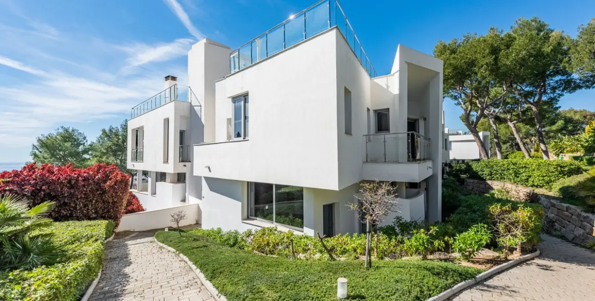 Sale of townhouse in The Golden Mile 11