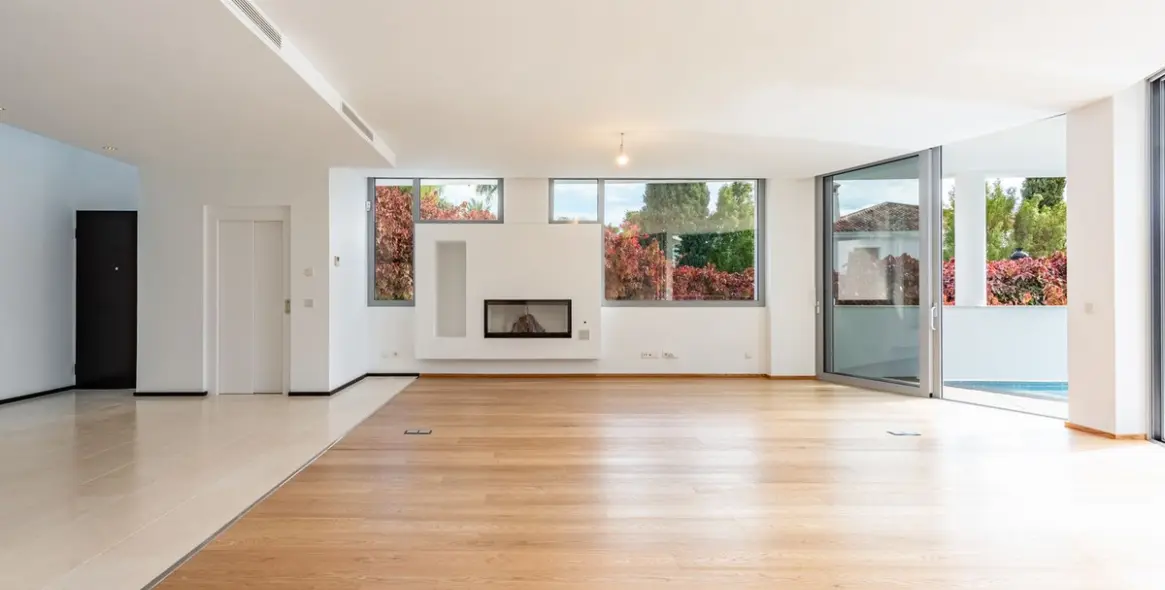 Sale of townhouse in The Golden Mile 12