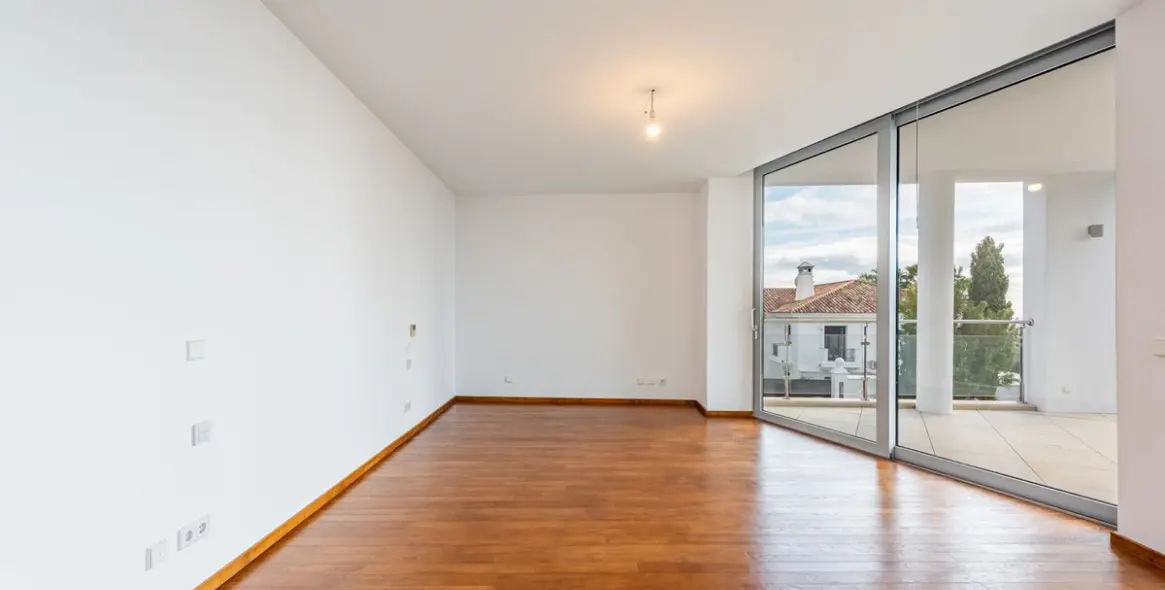 Sale of townhouse in The Golden Mile 16