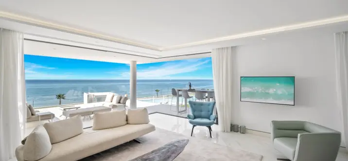 Alquiler a corto plazo de apartamento en planta media en Estepona 3