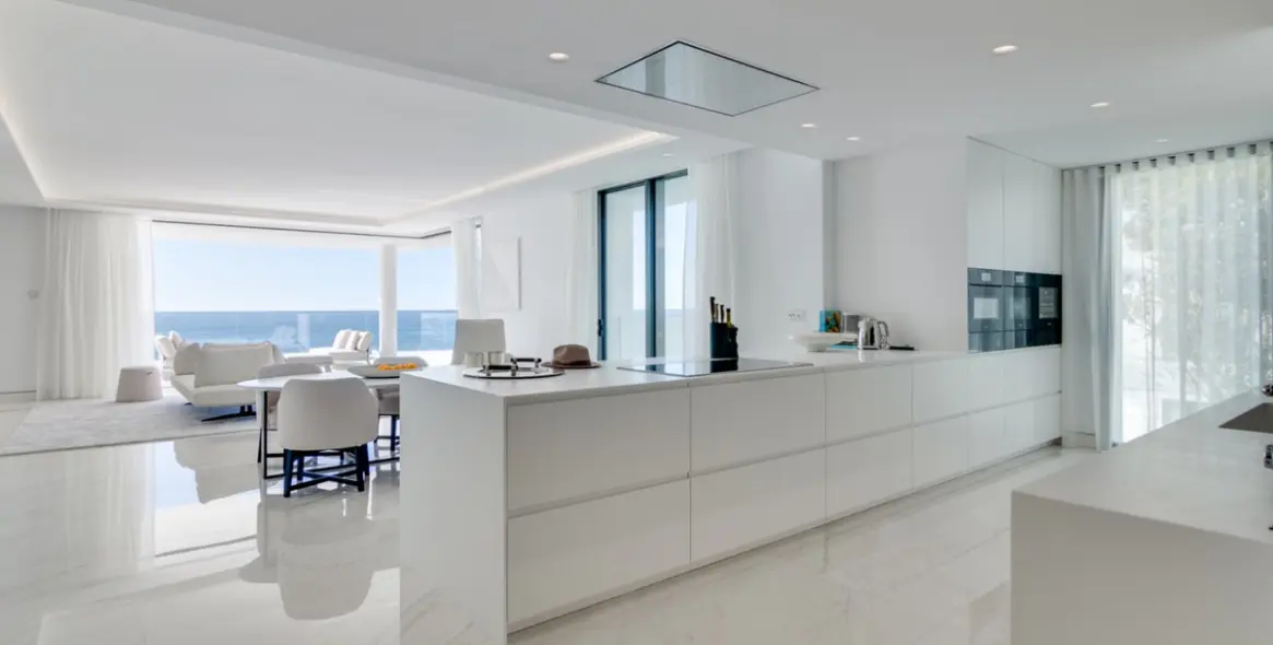 Краткосрочная аренда апартаментов на среднем этаже в Estepona 13