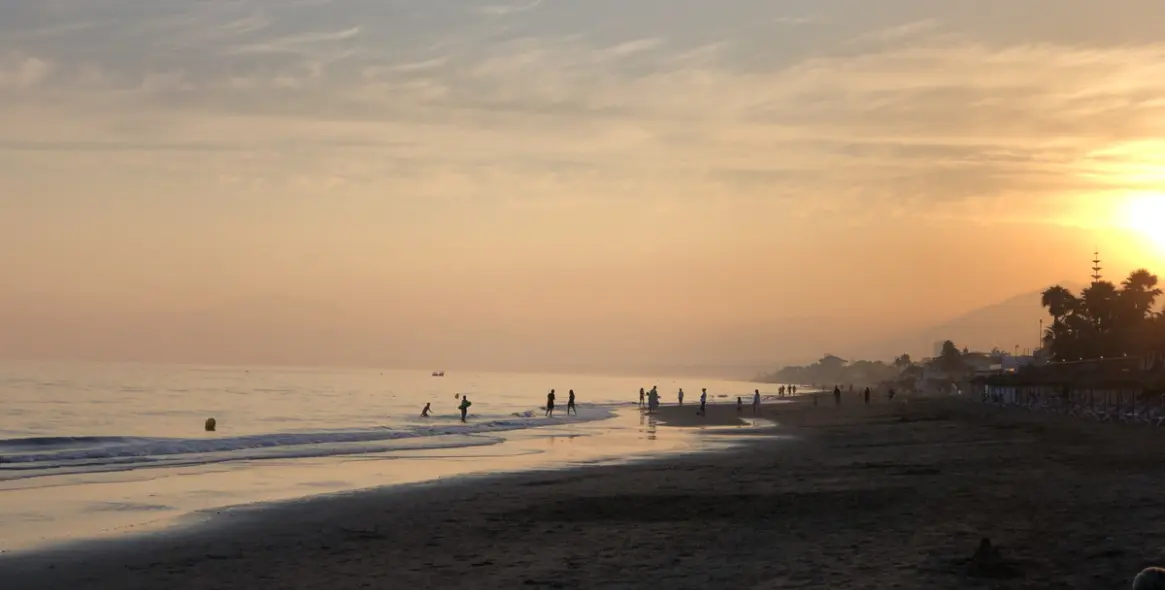 Alquiler a largo plazo de apartamento en planta media en Estepona 29