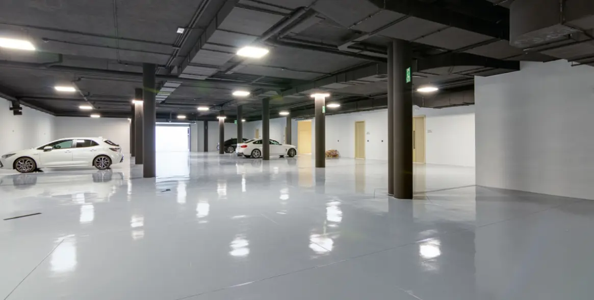 Alquiler a largo plazo de apartamento en planta media en Estepona 32