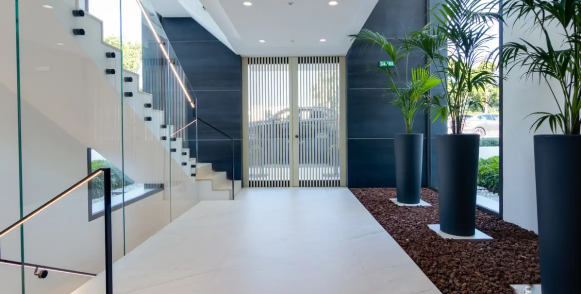 Alquiler a largo plazo de apartamento en planta media en Estepona 33