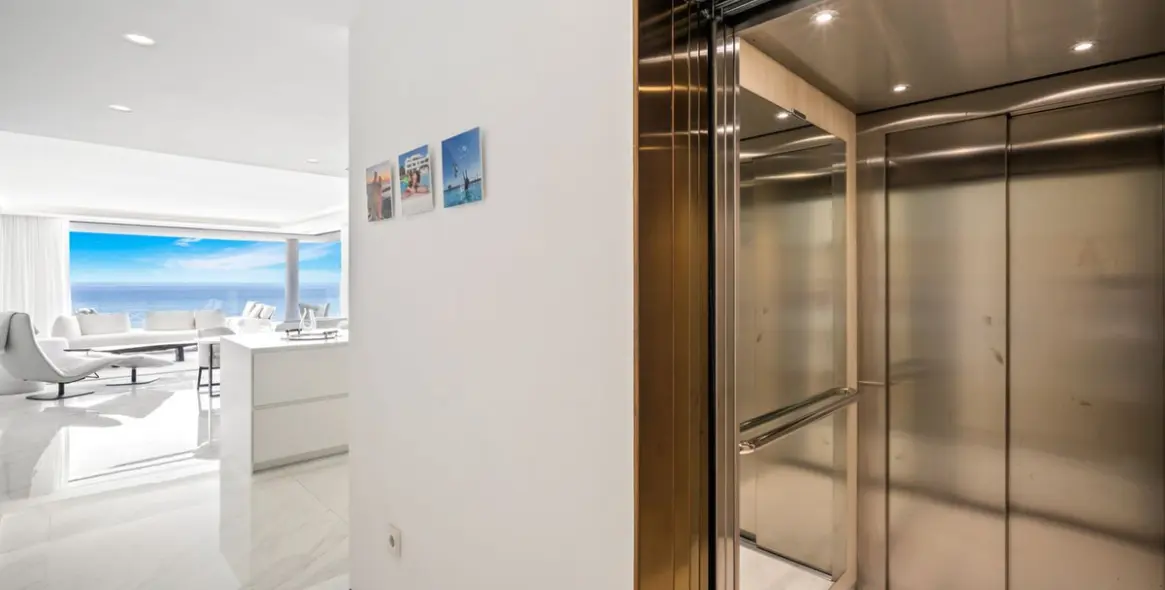 Alquiler a largo plazo de apartamento en planta media en Estepona 38