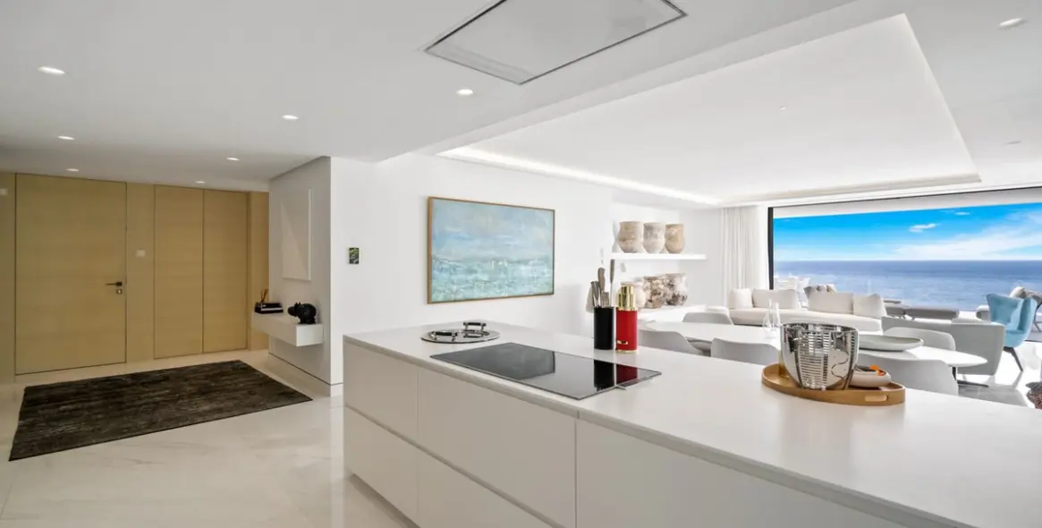 Alquiler a largo plazo de apartamento en planta media en Estepona 39