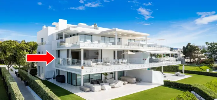 Short-term rent of middle floor apartment in Estepona 1