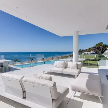 Short-term rent of middle floor apartment in Estepona
