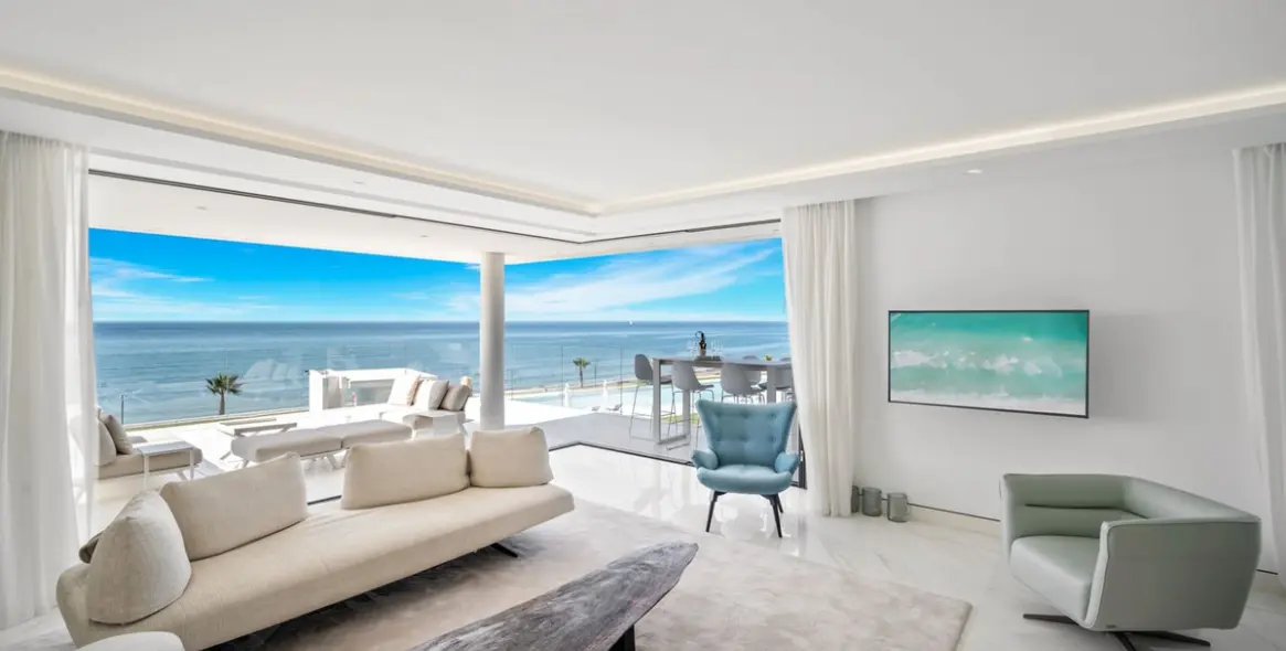 Short-term rent of middle floor apartment in Estepona 4