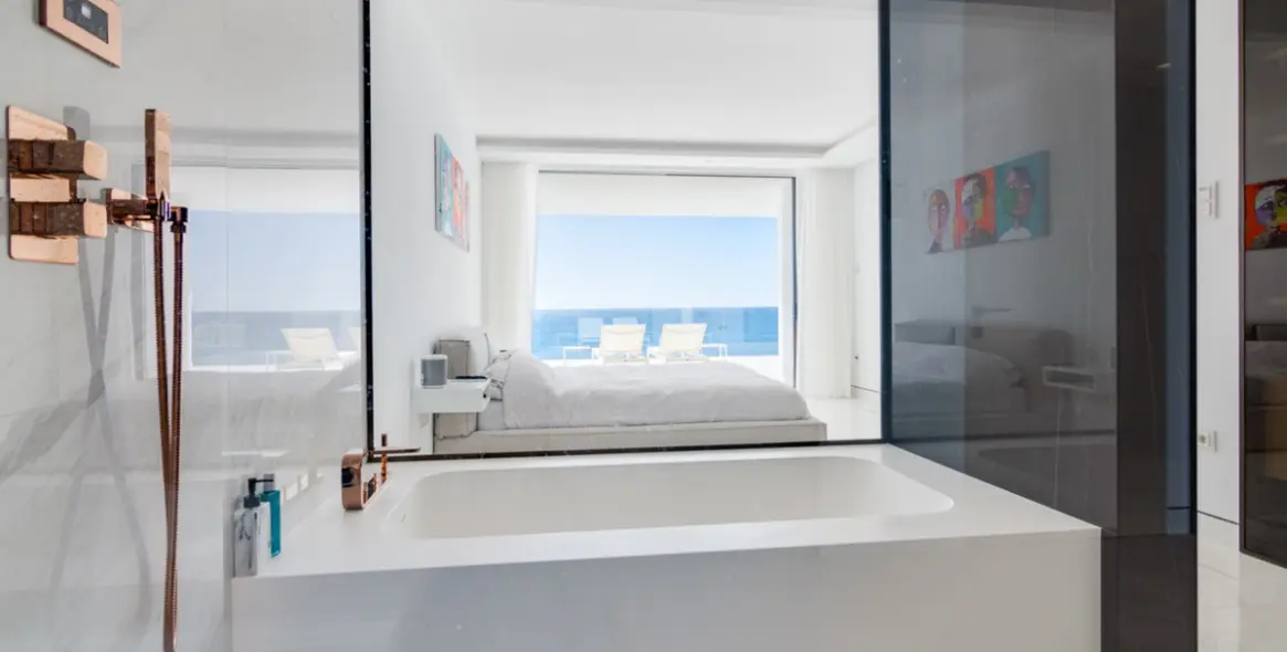 Short-term rent of middle floor apartment in Estepona 12