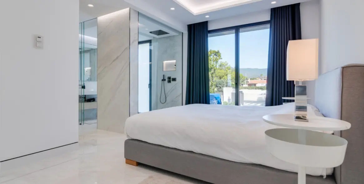 Short-term rent of middle floor apartment in Estepona 13