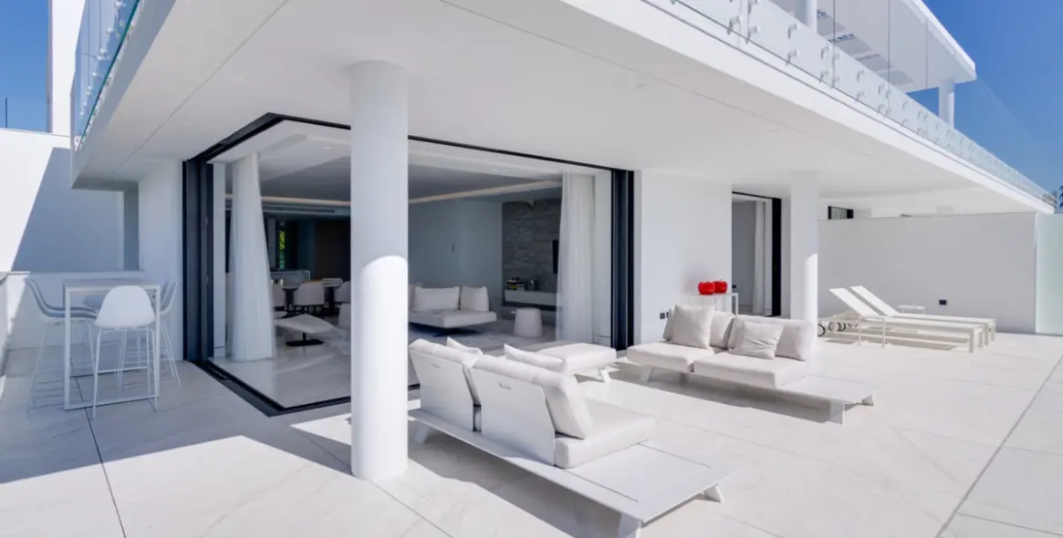 Short-term rent of middle floor apartment in Estepona 14