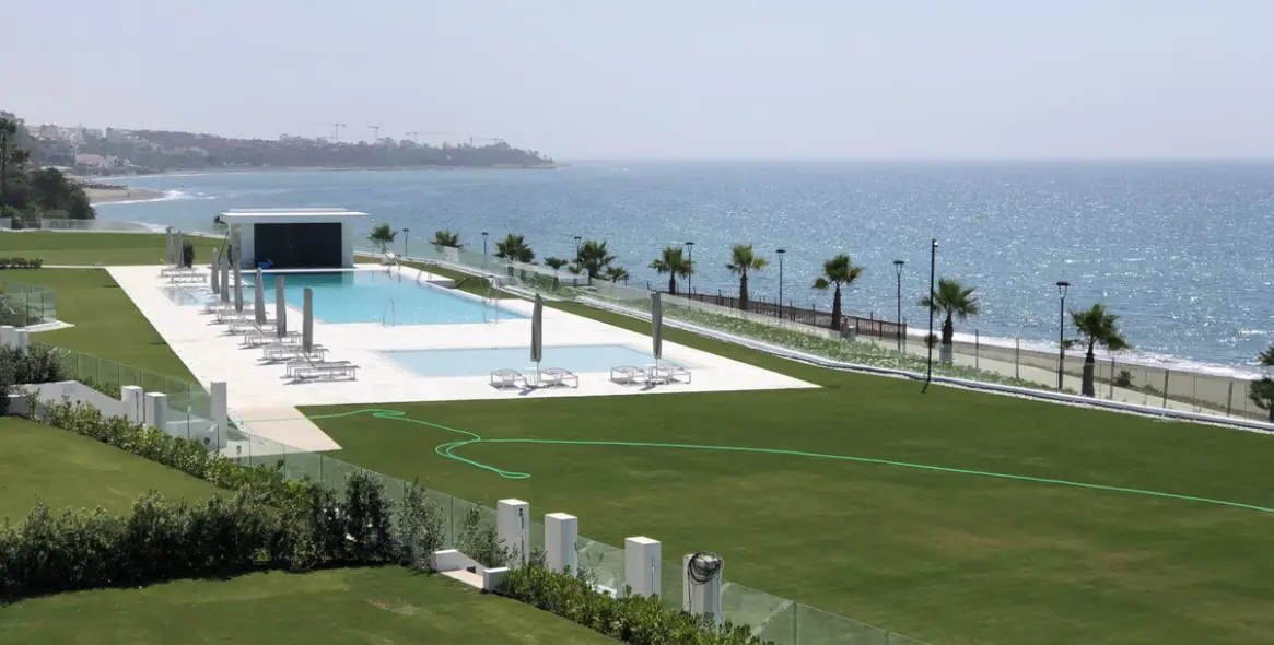 Short-term rent of middle floor apartment in Estepona 16