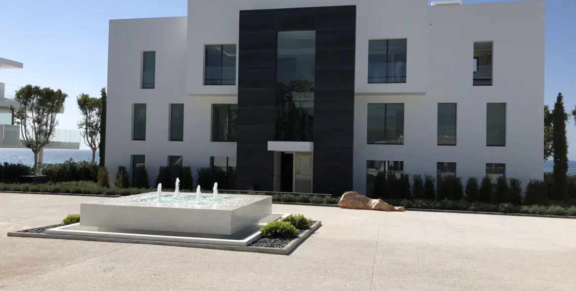 Short-term rent of middle floor apartment in Estepona 21