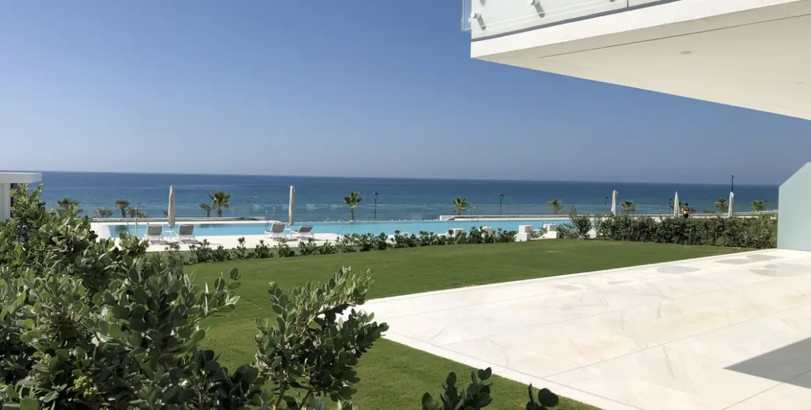 Short-term rent of middle floor apartment in Estepona 23