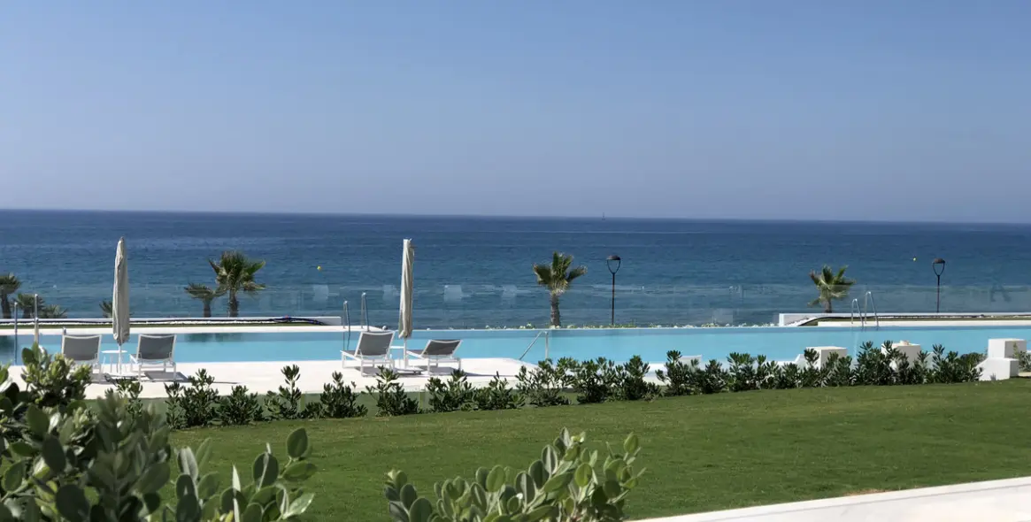 Short-term rent of middle floor apartment in Estepona 24