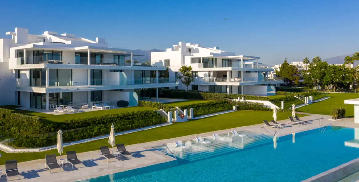Short-term rent of middle floor apartment in Estepona 30