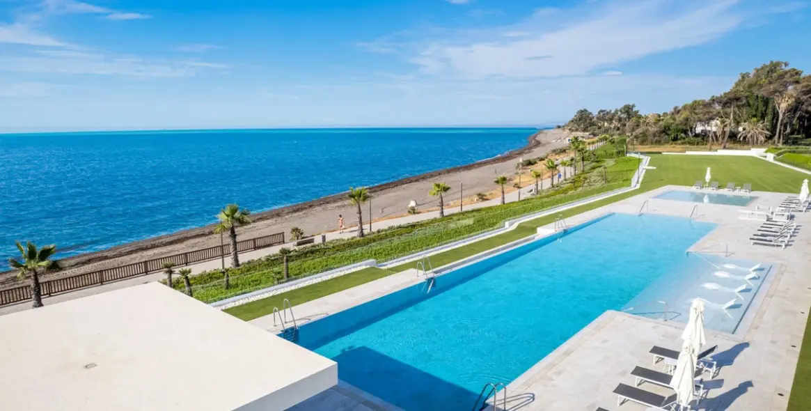 Short-term rent of middle floor apartment in Estepona 35