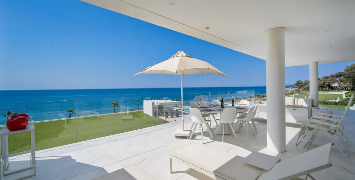 Short-term rent of middle floor apartment in Estepona 42