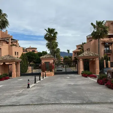 Long-term rent of middle floor apartment in Guadalmina Baja