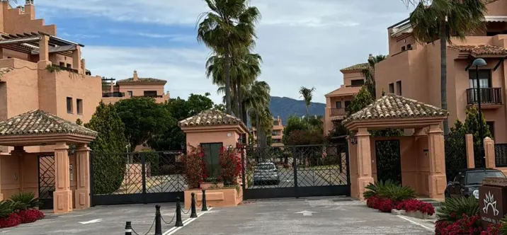 Long-term rent of middle floor apartment in Guadalmina Baja 1