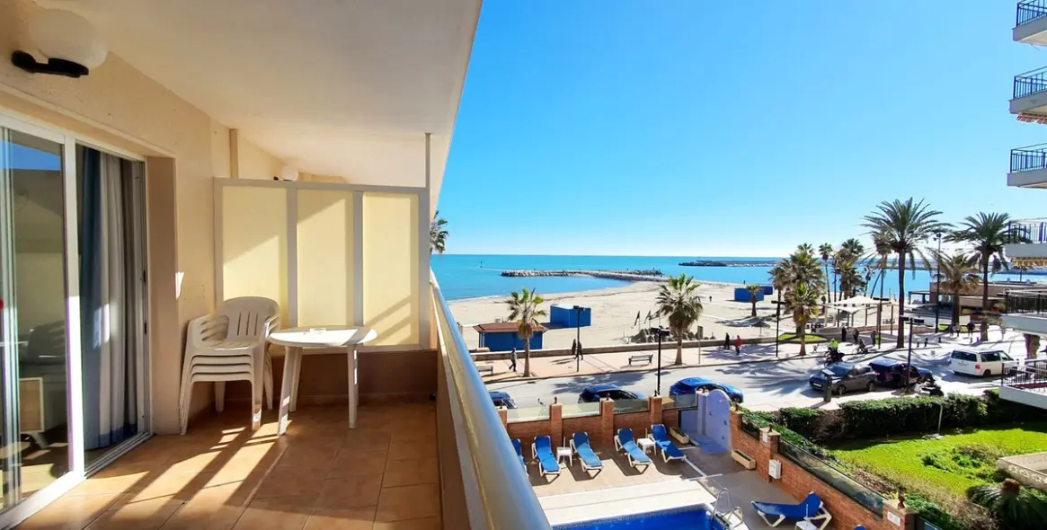 Sale of middle floor apartment in Fuengirola 1