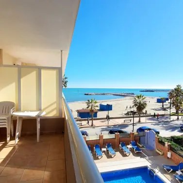 Sale of middle floor apartment in Fuengirola