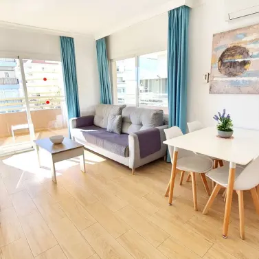 Sale of middle floor apartment in Fuengirola