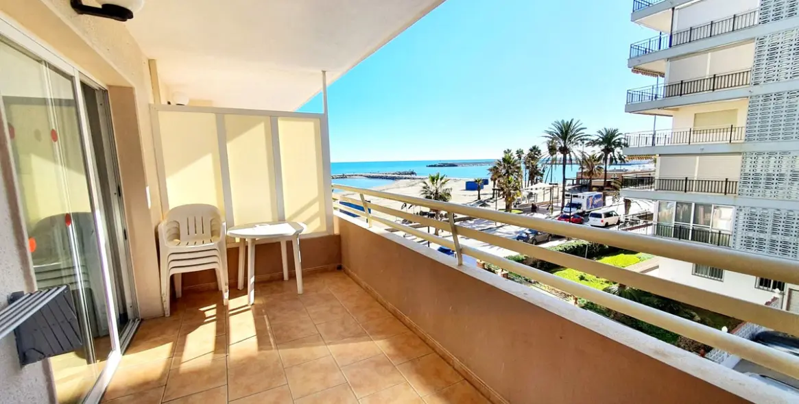 Sale of middle floor apartment in Fuengirola 6