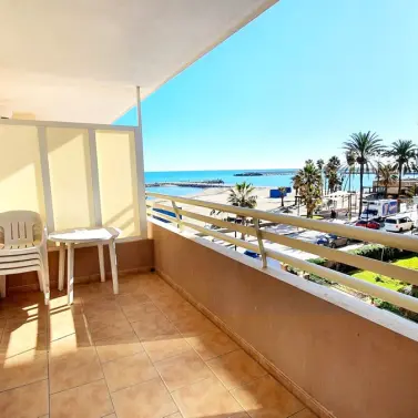 Sale of middle floor apartment in Fuengirola