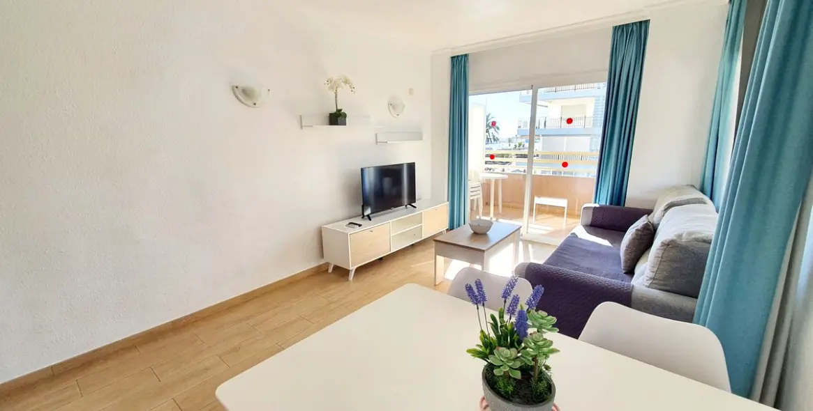 Sale of middle floor apartment in Fuengirola 10