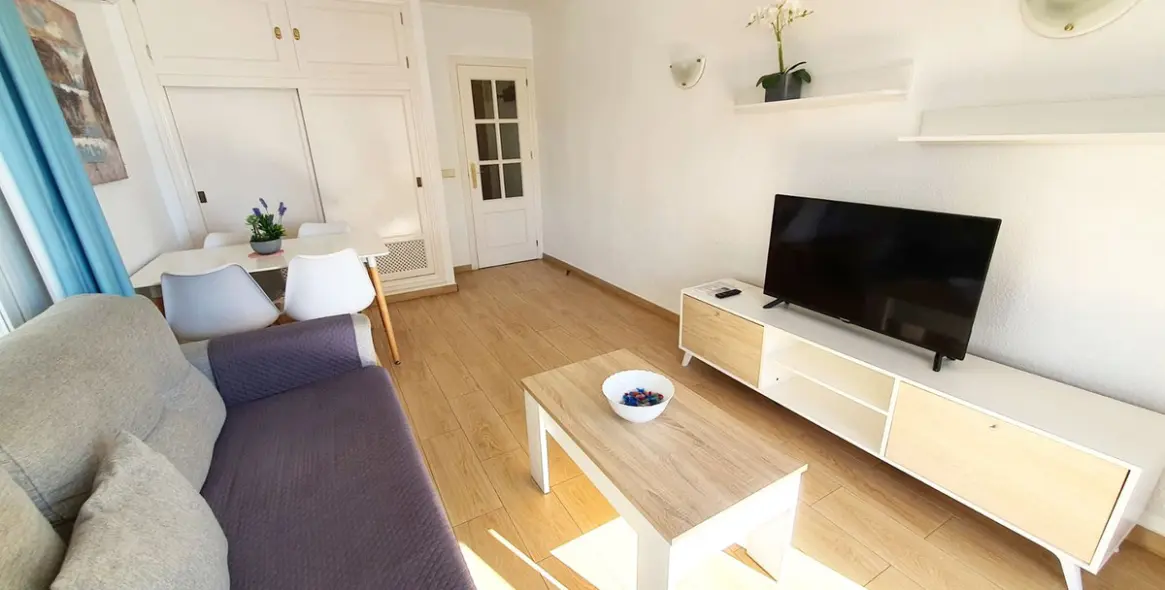 Sale of middle floor apartment in Fuengirola 11