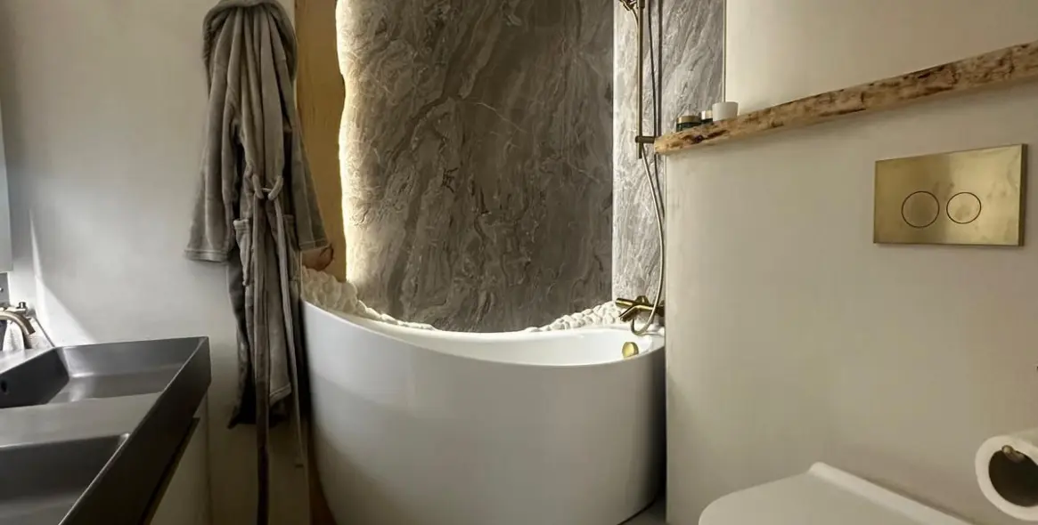 Sale of middle floor apartment in Fuengirola 11