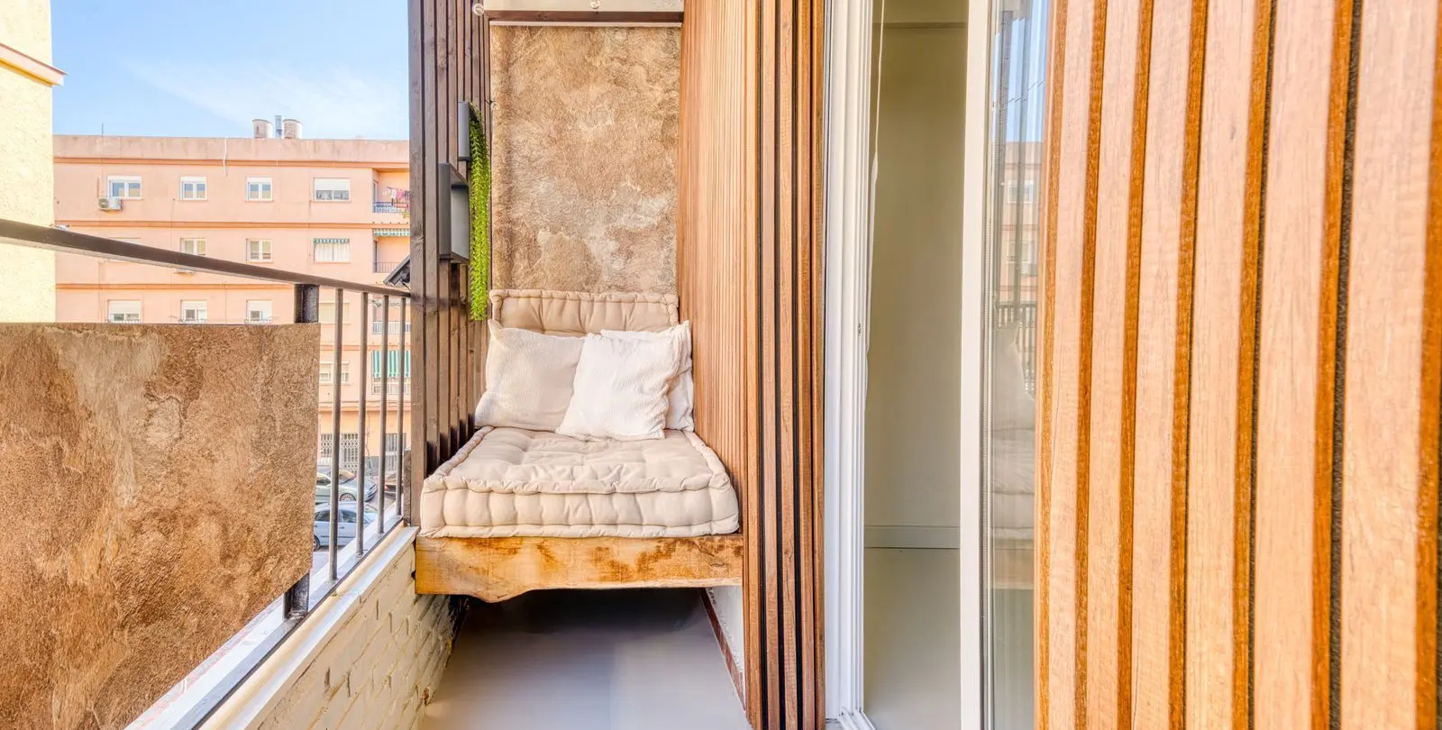 Sale of middle floor apartment in Fuengirola 1
