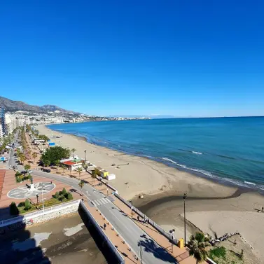 Sale of middle floor apartment in Fuengirola